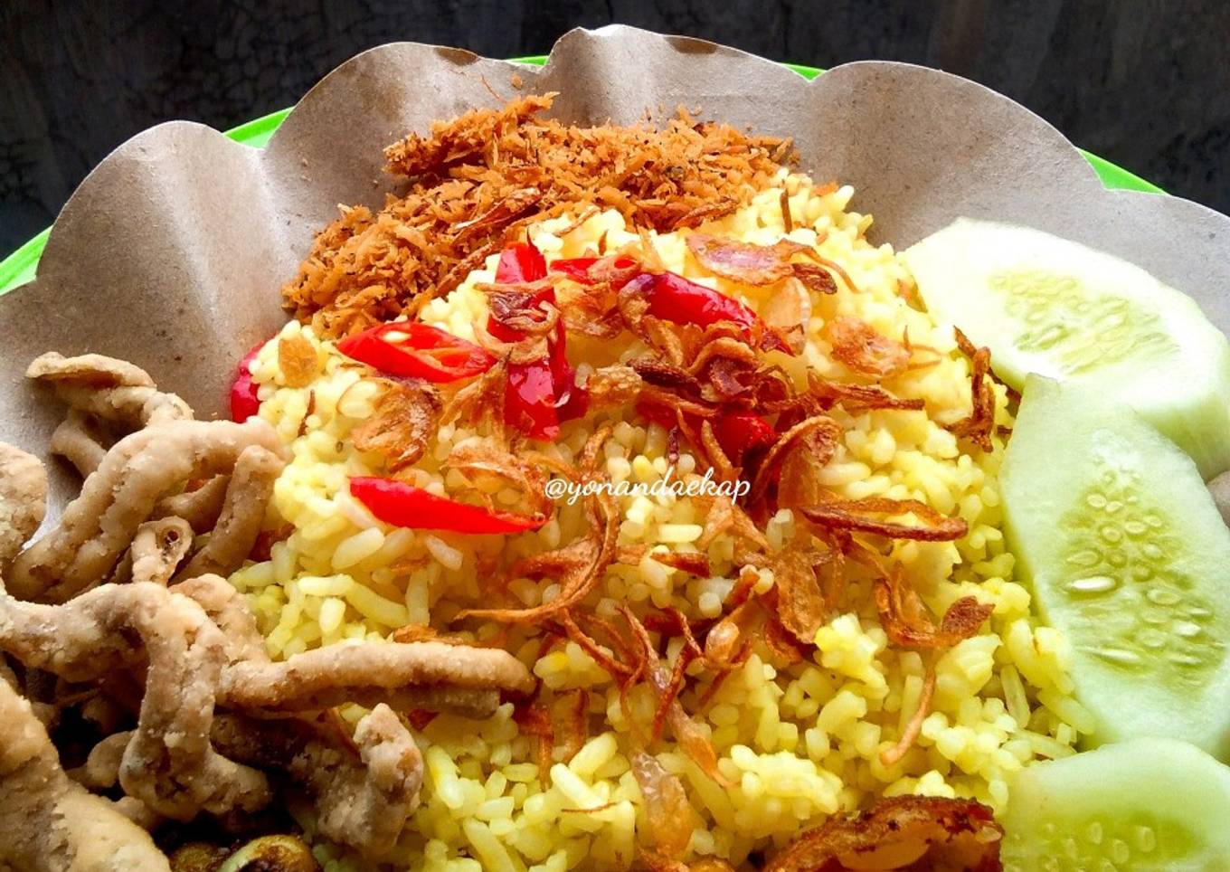 Nasi Kuning Ayam Goreng Serundeng