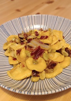 Una foto de Orecchiette con habitas y jamón