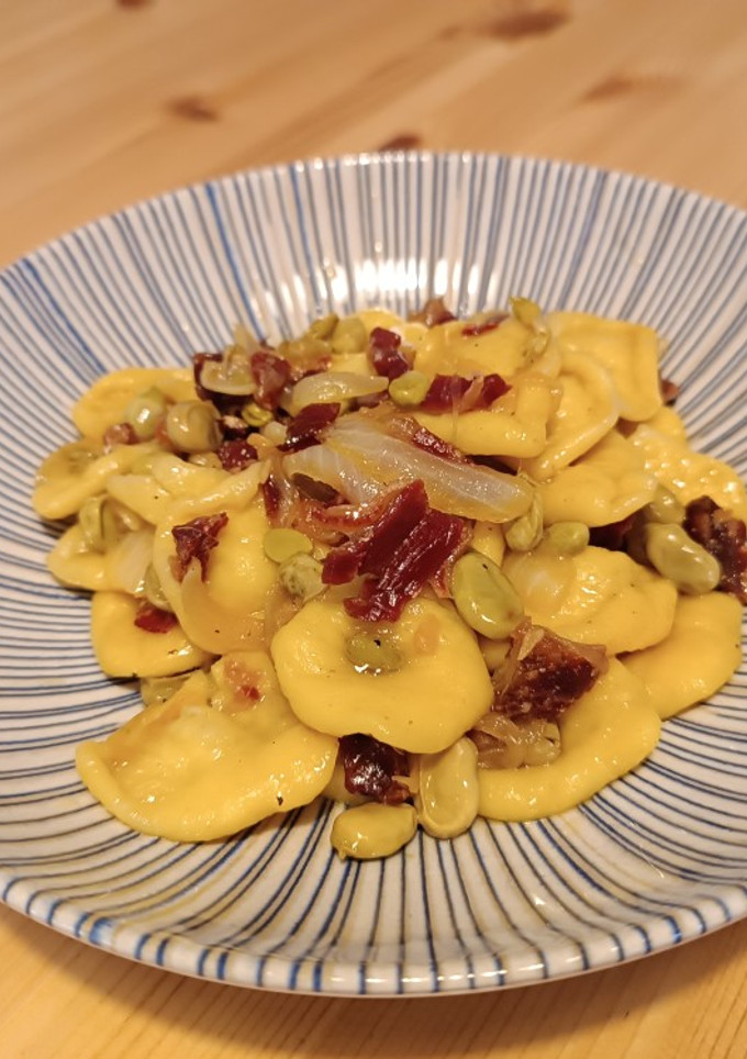 Una foto de Orecchiette con habitas y jamón