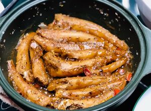 Hình của món Cá bống biển kho tiêu.