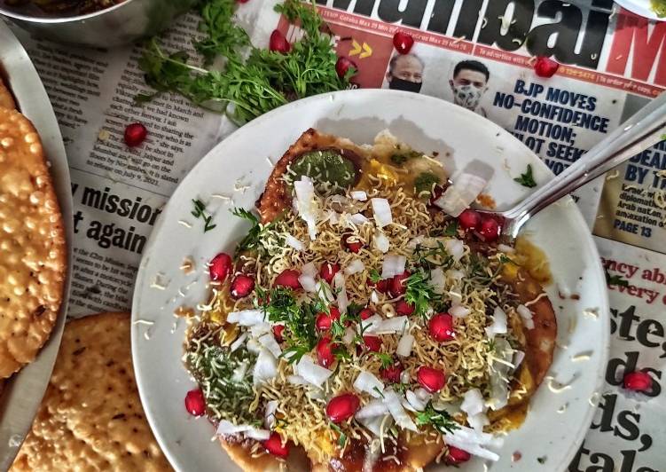 Sindhi Dal Pakwan Chaat