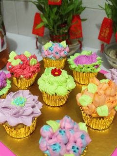 Foto resep Cupcake Vanilla dengan Hiasan bunga buttercream