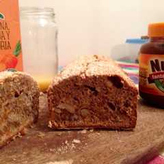 Una foto de Budín de harina integral con zanahoria, miel y nuez