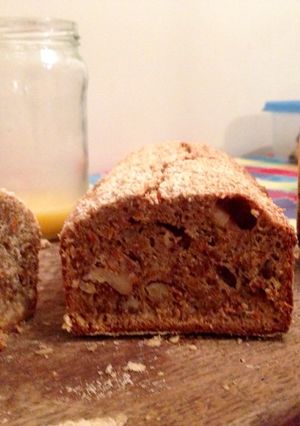 Una foto de Budín de harina integral con zanahoria, miel y nuez