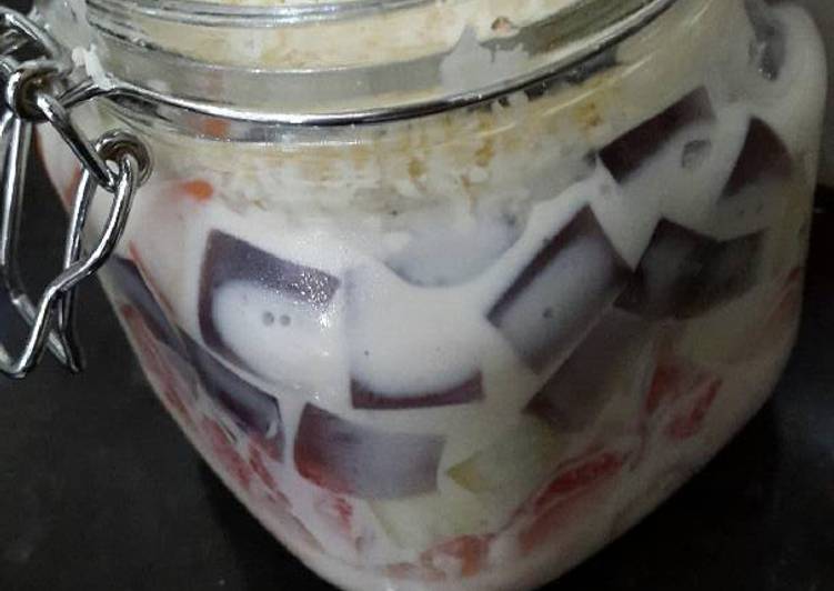 Salad buah yogurt keju