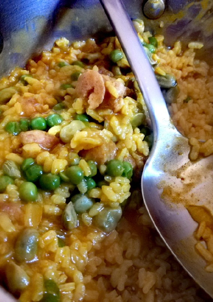Una foto de Arroz meloso con Longaniza, Habas y Guisantes