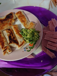 Una foto de Rollitos de queso philadelphia con jamón