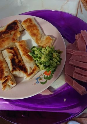 Una foto de Rollitos de queso philadelphia con jamón