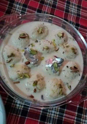 A picture of Ras malai.