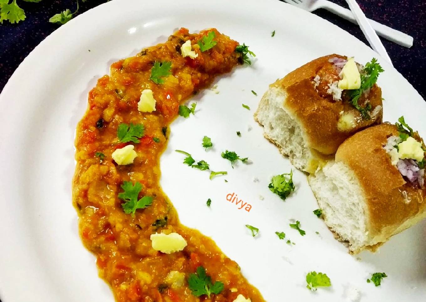 Sabji stuffed baked cheesepav
