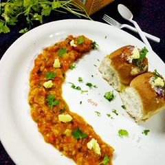 A picture of Sabji stuffed baked cheesepav.