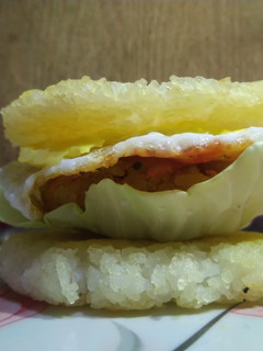 ரைஸ் பர்கர் (Rice burger Recipe in Tamil) செய்முறை முக்கிய புகைப்படம்