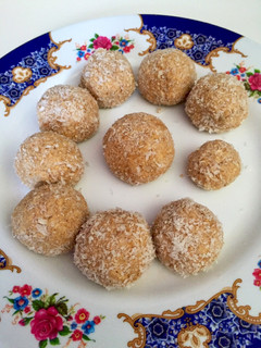 A picture of Apple peanuts butter balls.