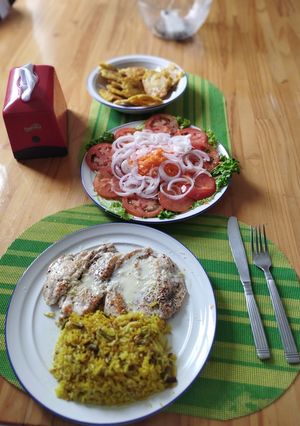 Una foto de Pechuga de pollo asada rebozada en crema de leche