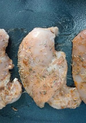 Una foto de Pollo al Romero con puré de manzana
