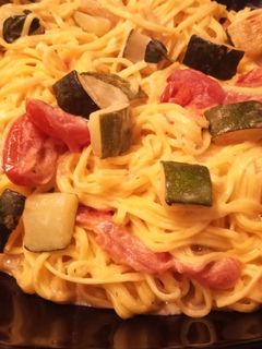Una foto de Spaghetti con Calabacines y Cherry a la Mantequilla en Salsa de Trufa