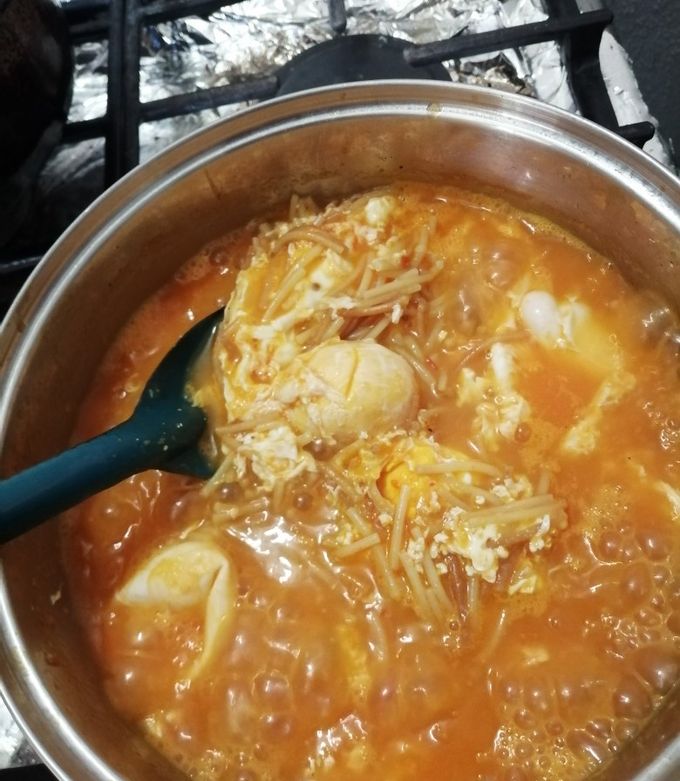 Una foto de Sopa de fideo con huevos