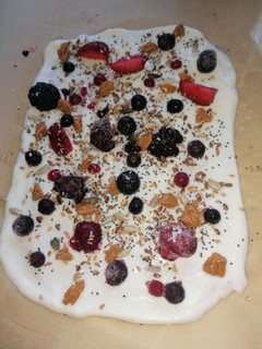 Una foto de Helado de yogur y frutos rojos