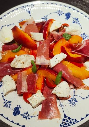 Une photo de Salade de nectarines à la mozzarella