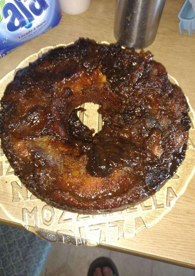 Una foto de Torta invertida de manzana y azúcar negro