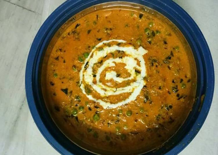 How to Make Tasty Methi matar malai