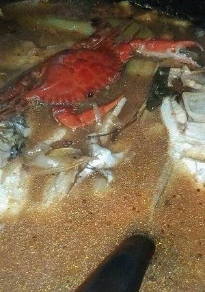 Una foto de Caldo de pescado con jaiba