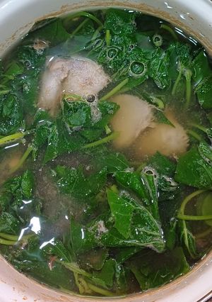 Hình của món Canh đầu tôm nấu khoai sọ, rau lang.
