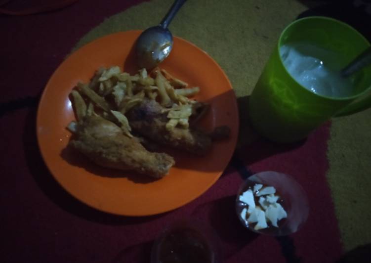 Resep Ayam kentang crispy bedakin saus bbq pedas dan cheese bersama teh tarik yang Enak