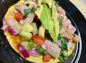 Una foto de Tostadas de ceviche de camarón