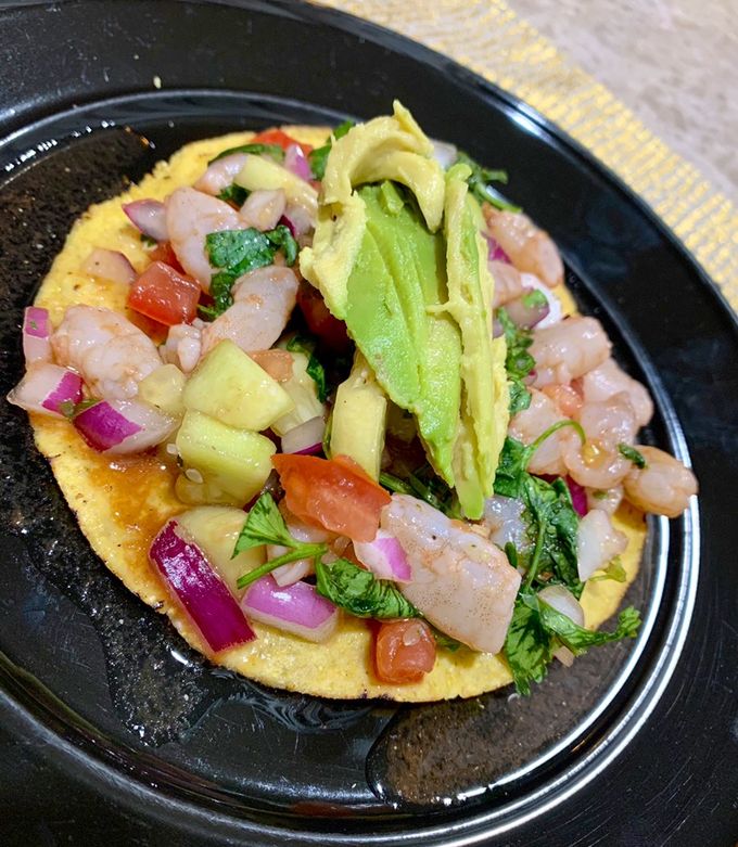 Una foto de Tostadas de ceviche de camarón