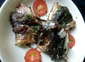 Hình của món Cá chuồn chiên củ nén xứ Quảng.