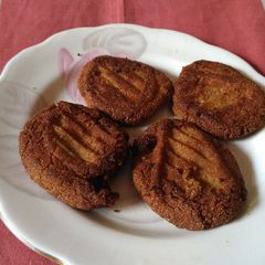 A picture of Gur ki meethi mathri.