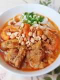 Quang-Style Noodles with Pork Ribs and Shrimp