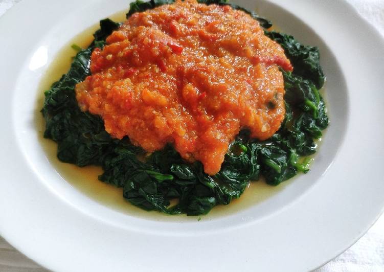 Plecing Bayam (Spinach with Spicy Tomato Sauce)