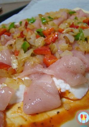 Una foto de Pizza de pollo
