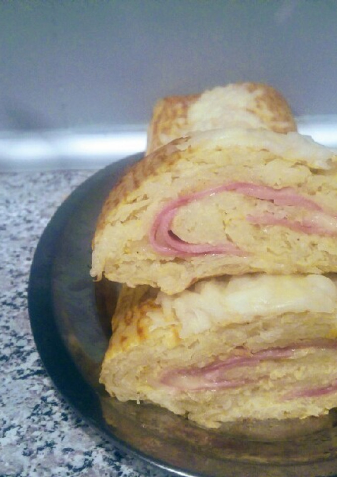 Una foto de Brazo de gitano de patata jamón york y queso