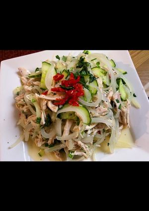 Hình của món Gỏi gà hành tây.