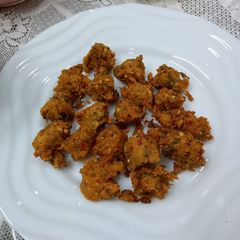 A picture of Mong dal chicken pakora.