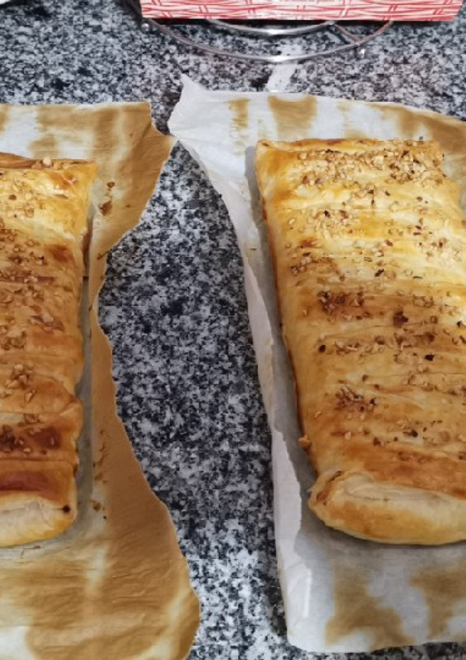 Una foto de Trenzas de hojaldre rellenas de jamón y queso con bechamel