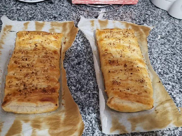 Receta Trenzas de hojaldre rellenas de jamón y queso con bechamel  que Muy delicioso