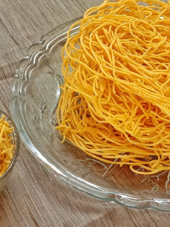 સેવ (Sev Recipe In Gujarati) રેસીપી મુખ્ય ફોટો