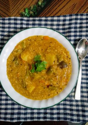 A picture of Quinoa bisi bele bhat.