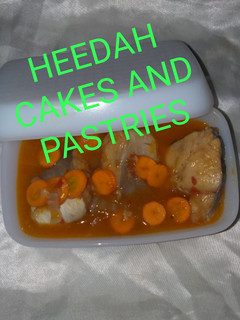 A picture of Fish pepper soup garnished with carrot.