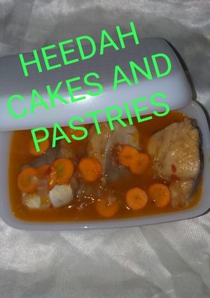 A picture of Fish pepper soup garnished with carrot.