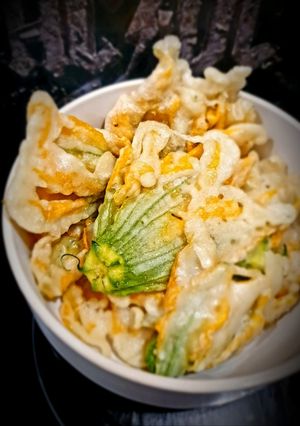 Une photo de Beignets de fleurs de courgettes