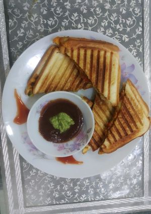 આલુ મટર સેન્ડવીચ રેસીપી મુખ્ય ફોટો