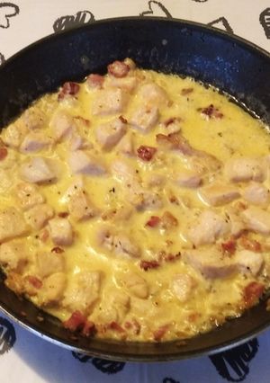 Tejszínes-fűszeres csirkemell baconnel recept fotója