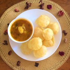 A picture of Nagori poori.