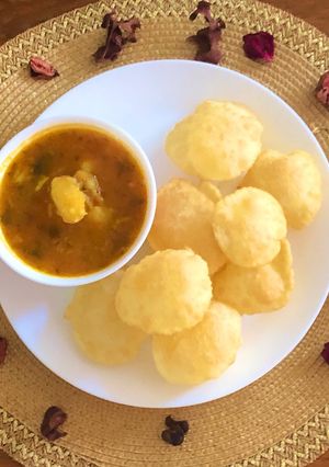 A picture of Nagori poori.