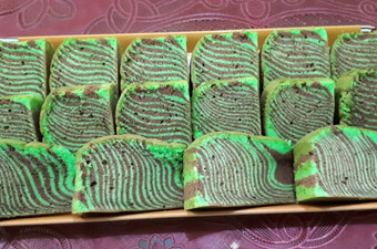 Bagaimana Menyiapkan Cake zebra pandan putih telur Istimewa